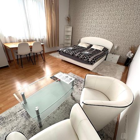 Cozy Apartment Near Hockey & Football Arena براتسيلافا المظهر الخارجي الصورة