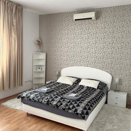 Cozy Apartment Near Hockey & Football Arena براتسيلافا المظهر الخارجي الصورة