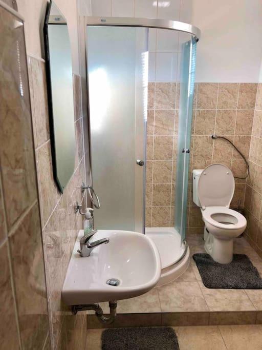 Cozy Apartment Near Hockey & Football Arena براتسيلافا المظهر الخارجي الصورة