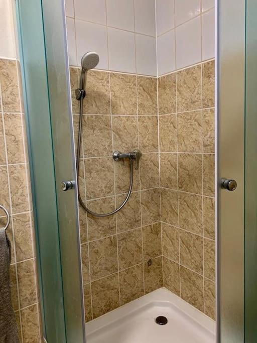 Cozy Apartment Near Hockey & Football Arena براتسيلافا المظهر الخارجي الصورة