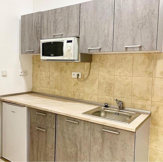 Cozy Apartment Near Hockey & Football Arena براتسيلافا المظهر الخارجي الصورة