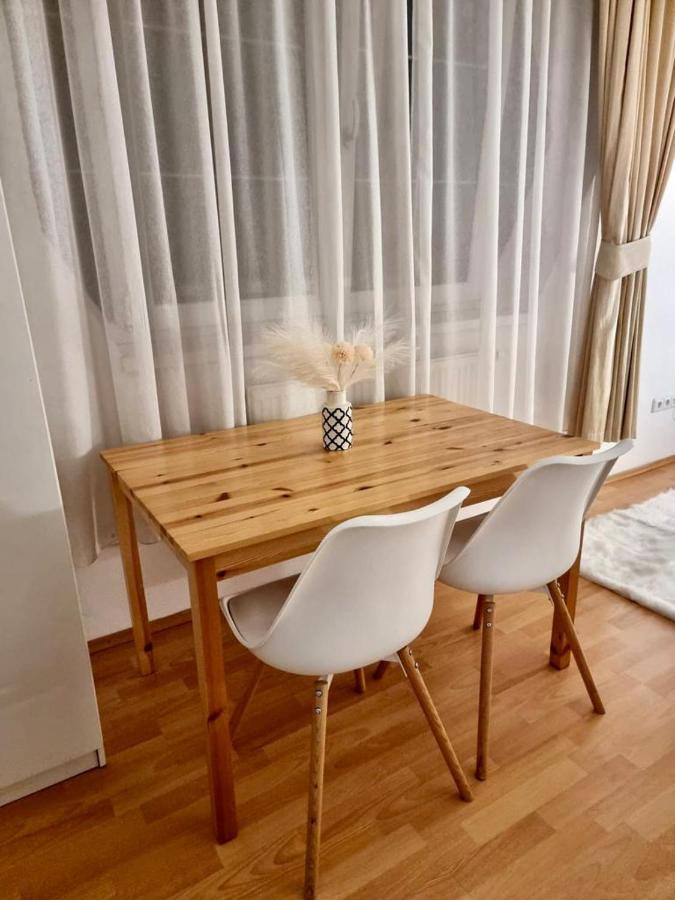 Cozy Apartment Near Hockey & Football Arena براتسيلافا المظهر الخارجي الصورة